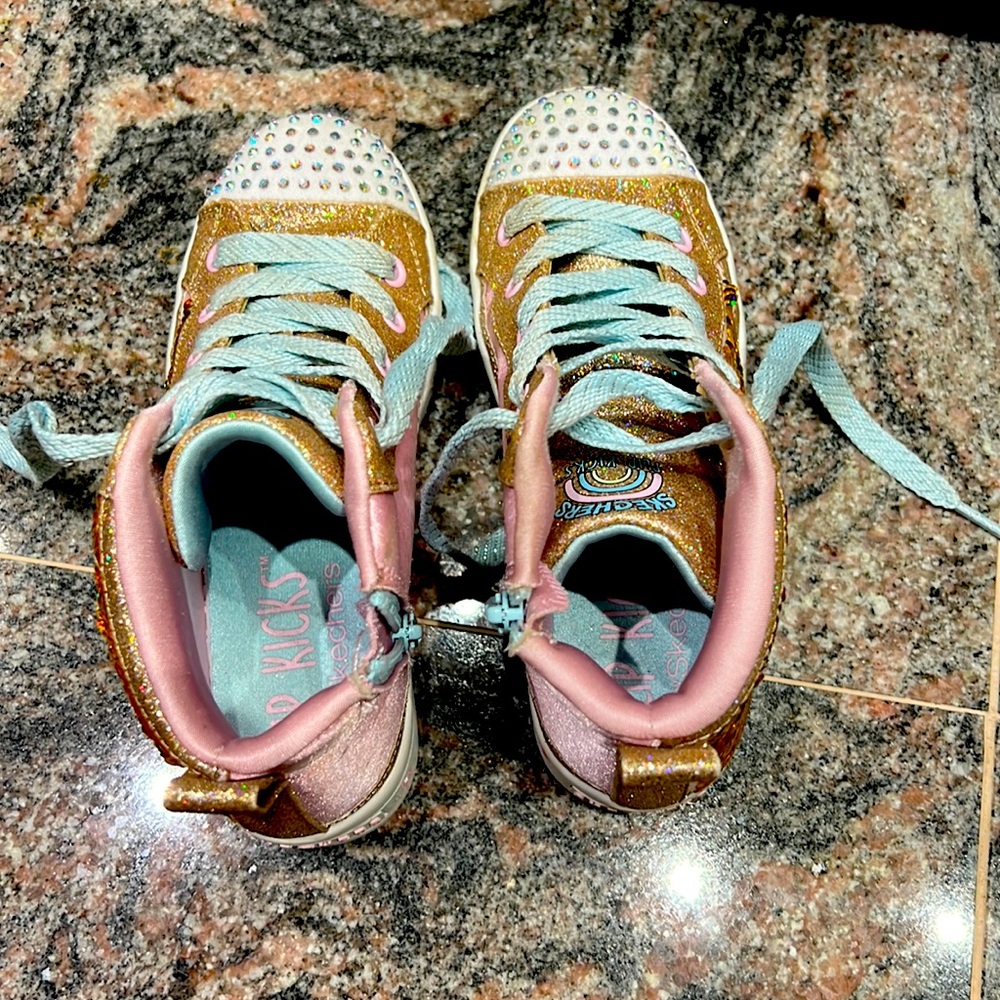 Skechers girl high top sneaker with zipper